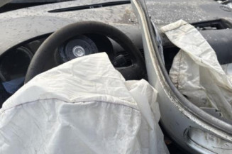 Vitre avant gauche VOLKSWAGEN GOLF 4