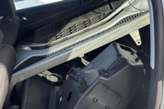 Pretensionneur de ceinture avant droit PEUGEOT 208 1