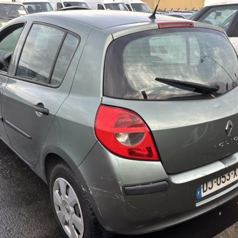 Aile avant gauche RENAULT CLIO 3 Photo n°9