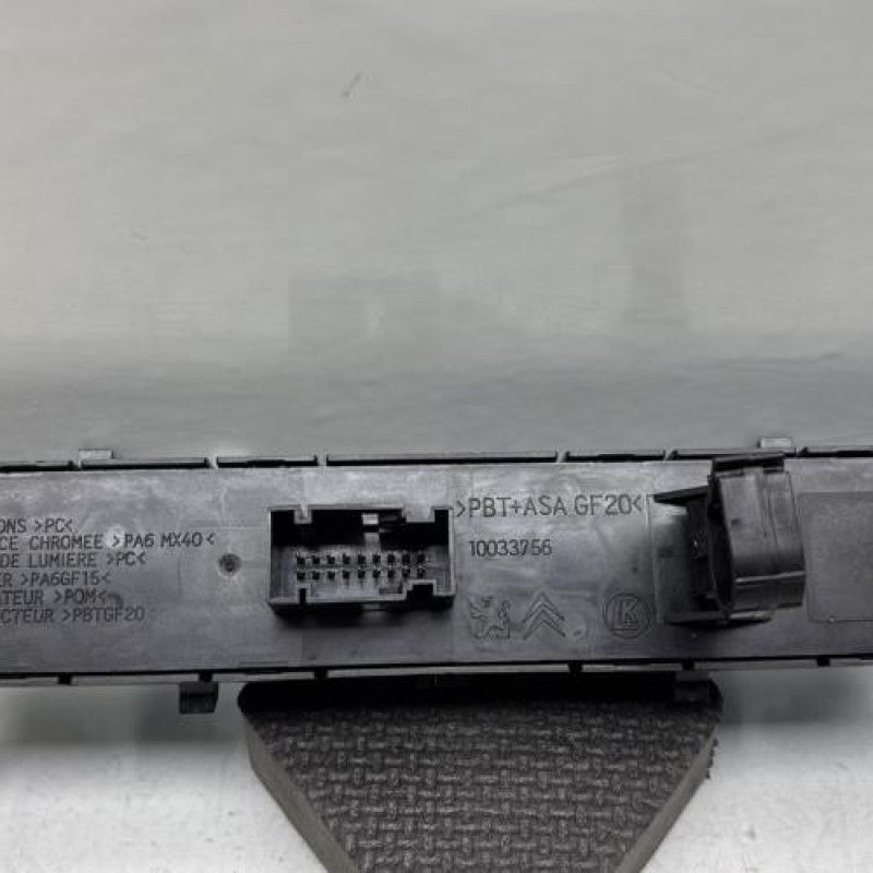 Bouton de warning PEUGEOT 3008 1 Photo n°2