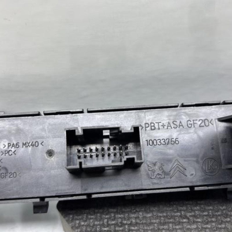 Bouton de warning PEUGEOT 3008 1 Photo n°3