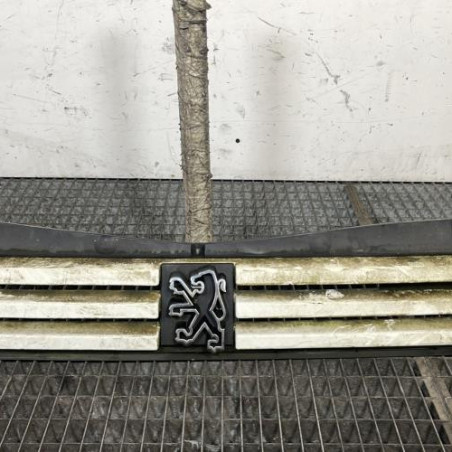 Calandre PEUGEOT 205 Photo n°1