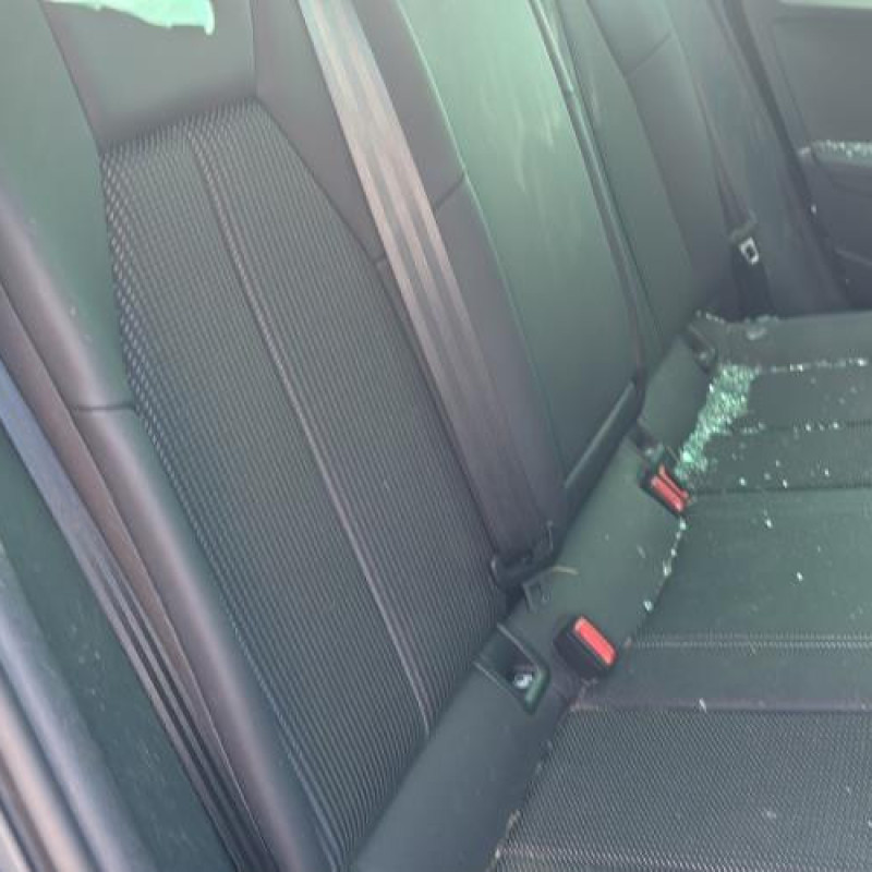 Attache ceinture avant droit AUDI A3 4 Photo n°14