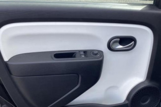 Attache ceinture avant droit RENAULT TWINGO 3