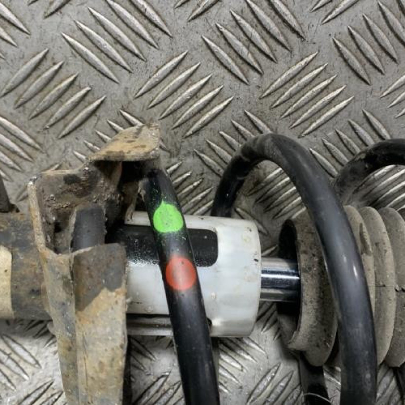 Amortisseur avant droit FORD FIESTA 6 Photo n°2