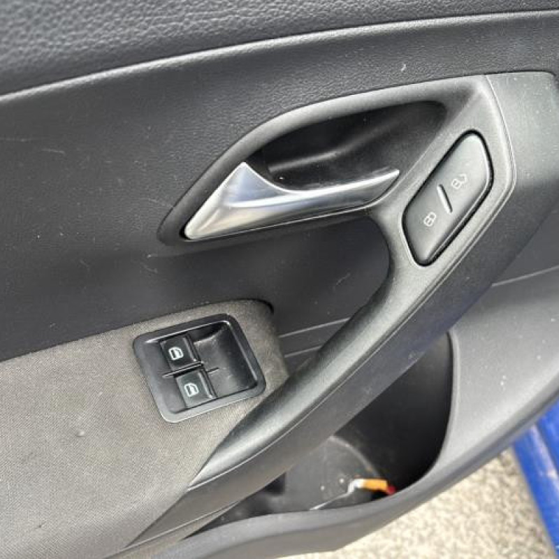 Bouton de coffre VOLKSWAGEN POLO 5 Photo n°15