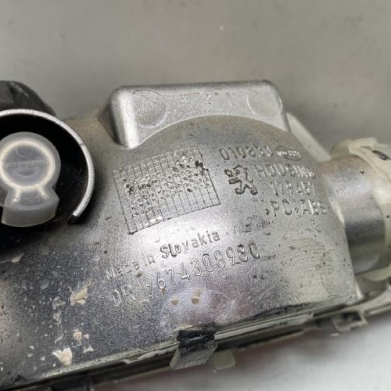 Anti brouillard arriere PEUGEOT 208 1 Photo n°3