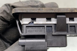 Bouton de coffre PEUGEOT 208 1