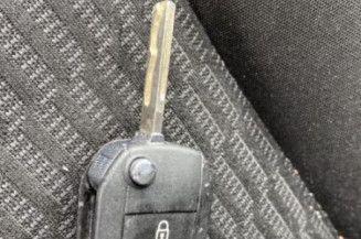 Bouton de coffre PEUGEOT 208 1