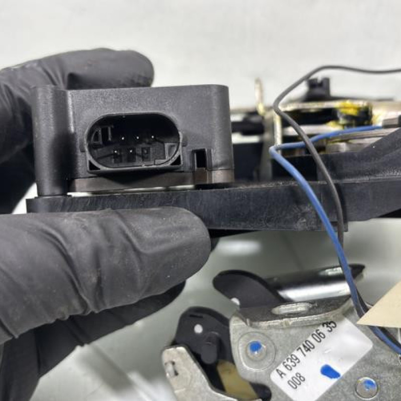 Serrure de porte de coffre droite MERCEDES VITO 639 Photo n°4