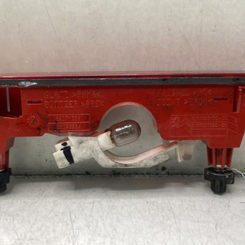 Feu arriere stop central PEUGEOT PARTNER 2 Photo n°2