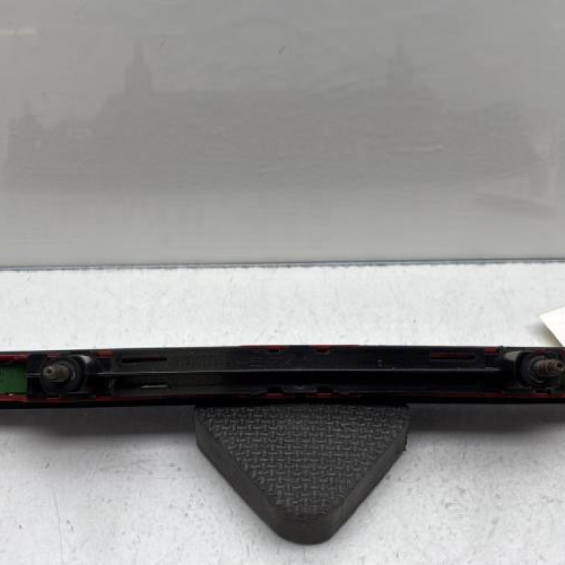 Feu arriere stop central PEUGEOT 3008 1 Photo n°2