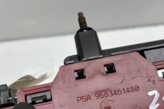 Feu arriere stop central PEUGEOT 3008 1