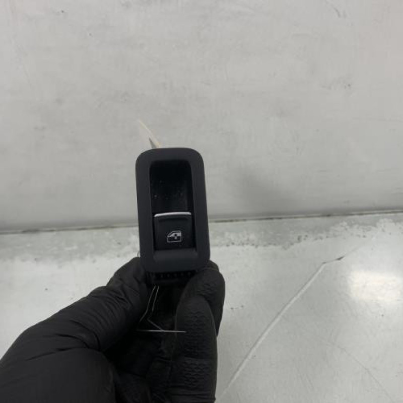 Interrupteur de leve vitre arriere droit VOLKSWAGEN GOLF 7 Photo n°1