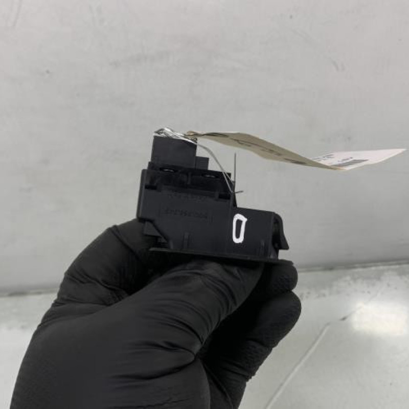 Interrupteur de leve vitre arriere droit VOLKSWAGEN GOLF 7 Photo n°3