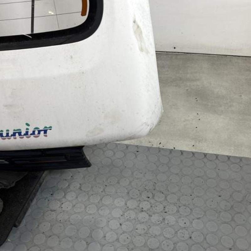 Malle/Hayon arriere PEUGEOT 205 Photo n°4