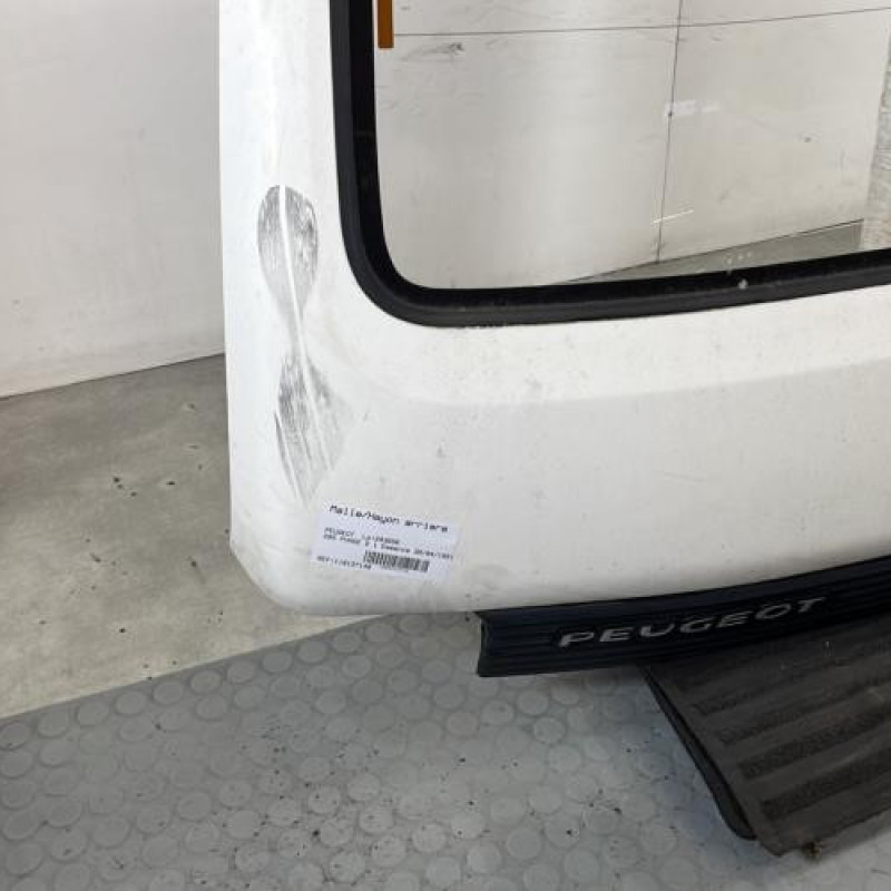 Malle/Hayon arriere PEUGEOT 205 Photo n°5
