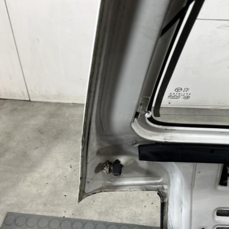 Malle/Hayon arriere PEUGEOT 205 Photo n°9