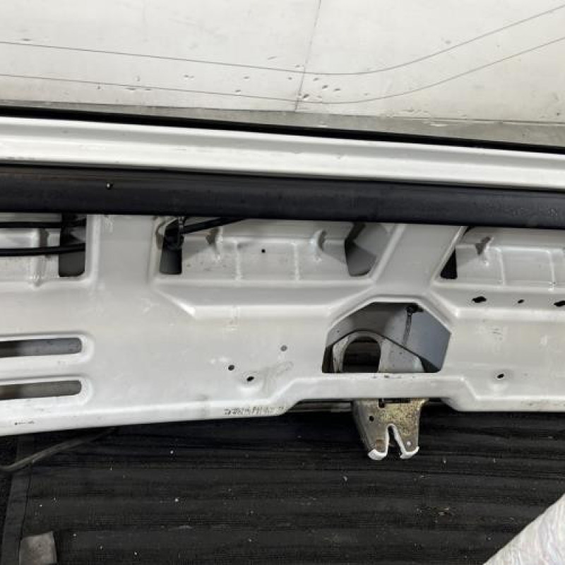 Malle/Hayon arriere PEUGEOT 205 Photo n°10