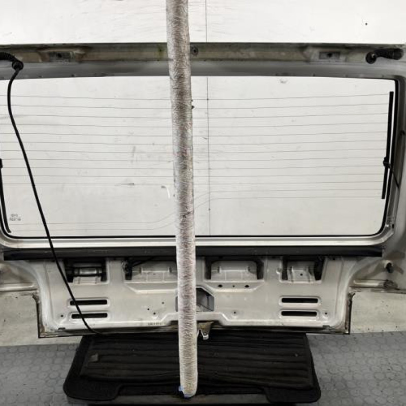 Malle/Hayon arriere PEUGEOT 205 Photo n°11