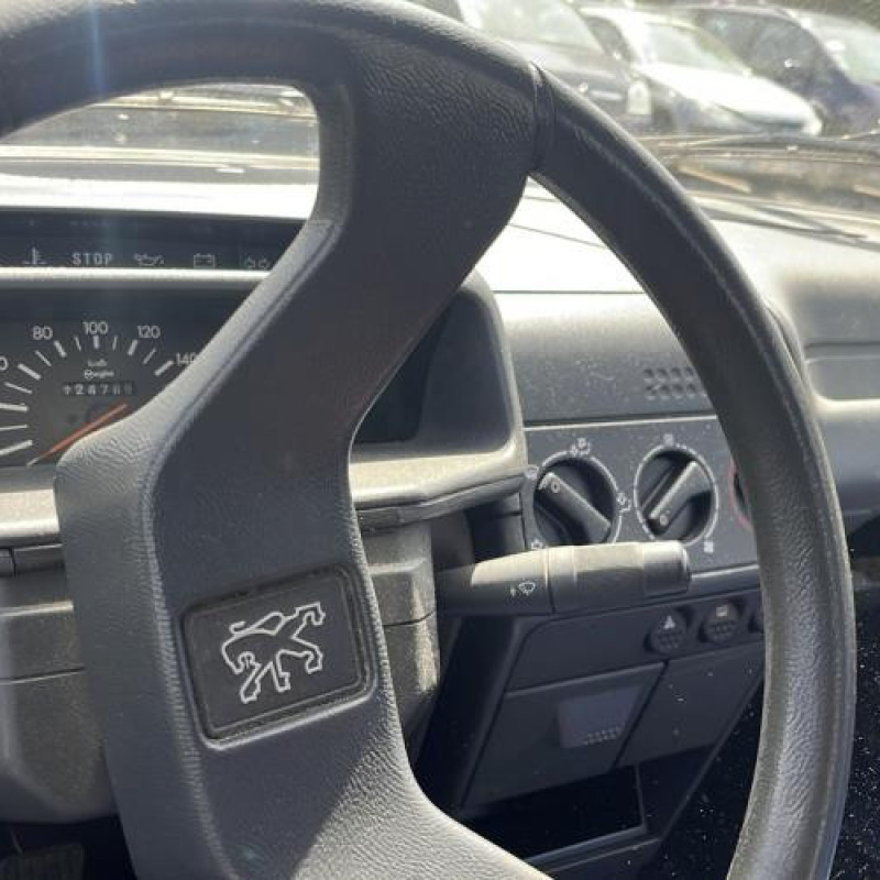 Pare choc arriere PEUGEOT 205 Photo n°10