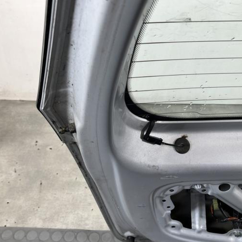 Malle/Hayon arriere HYUNDAI I 10 1 Photo n°9