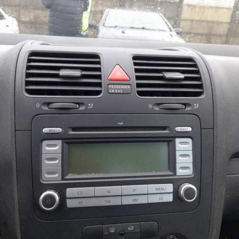 Pare boue avant gauche VOLKSWAGEN GOLF 5 Photo n°13