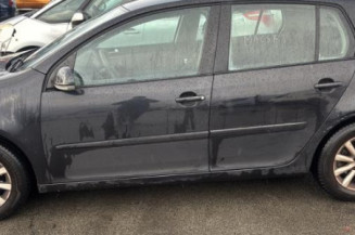 Pare boue avant gauche VOLKSWAGEN GOLF 5