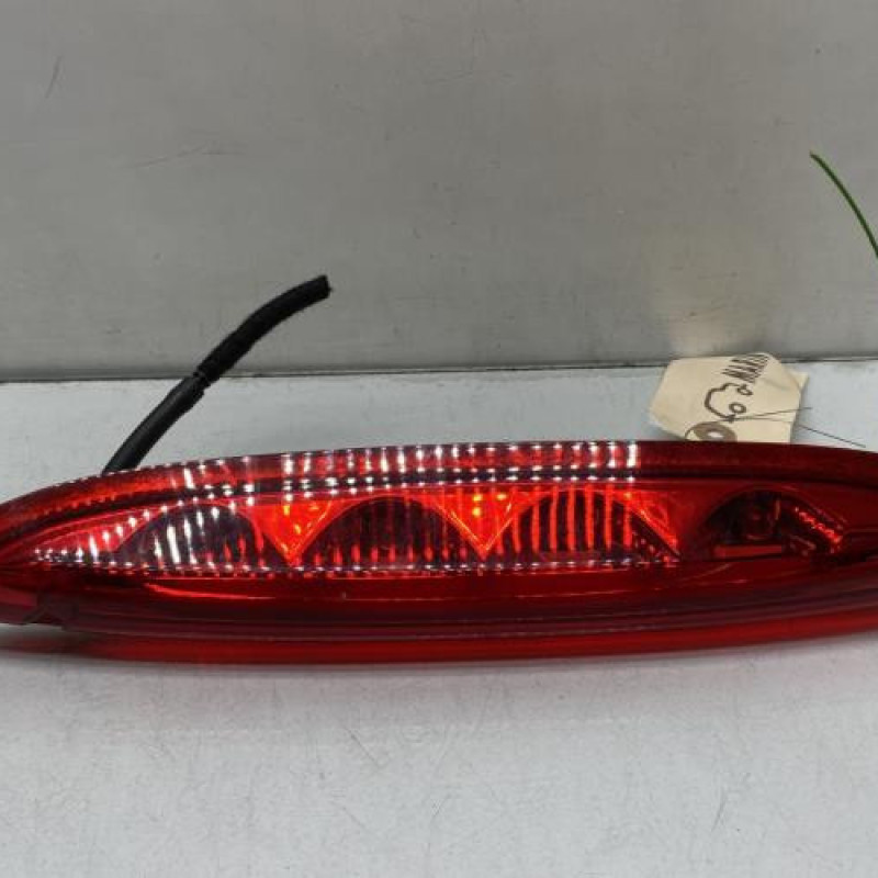 Feu arriere stop central PEUGEOT 208 1 Photo n°1