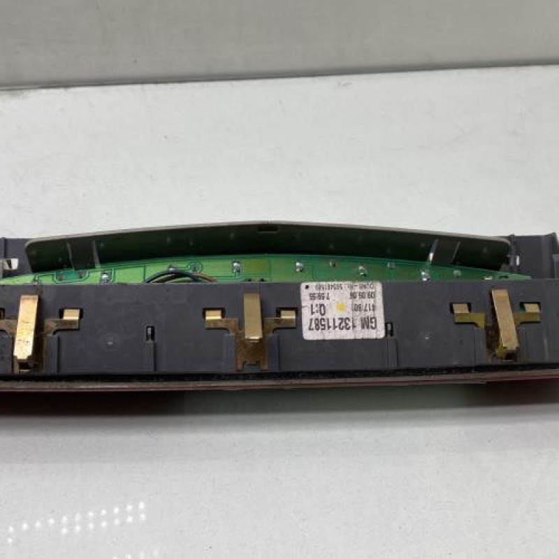 Feu arriere stop central OPEL ZAFIRA B Photo n°3