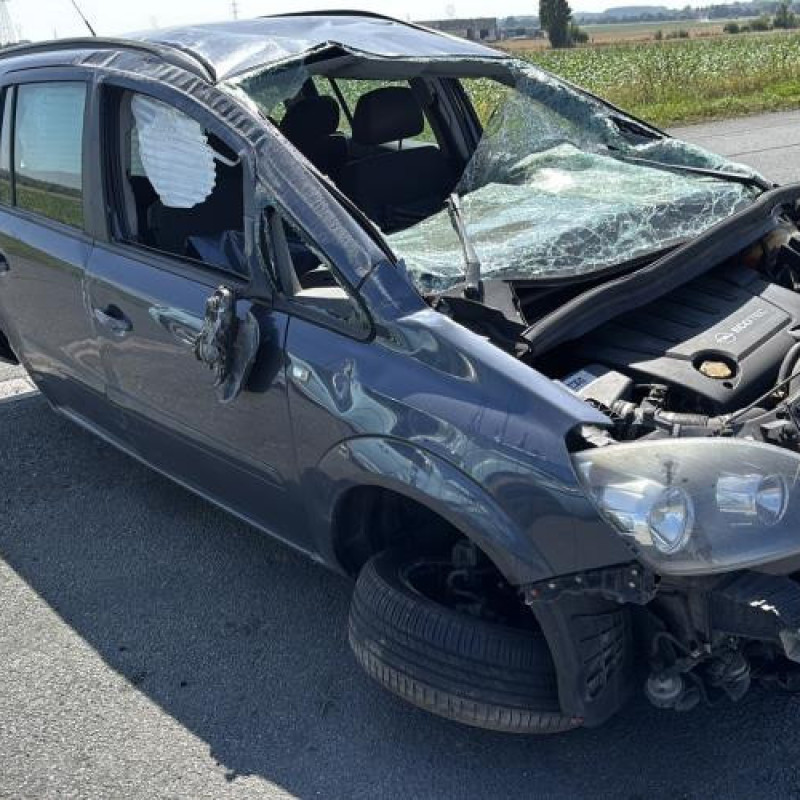 Feu arriere stop central OPEL ZAFIRA B Photo n°7