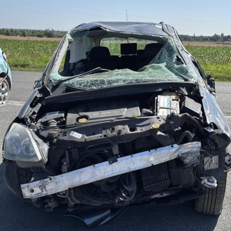 Feu arriere stop central OPEL ZAFIRA B Photo n°12