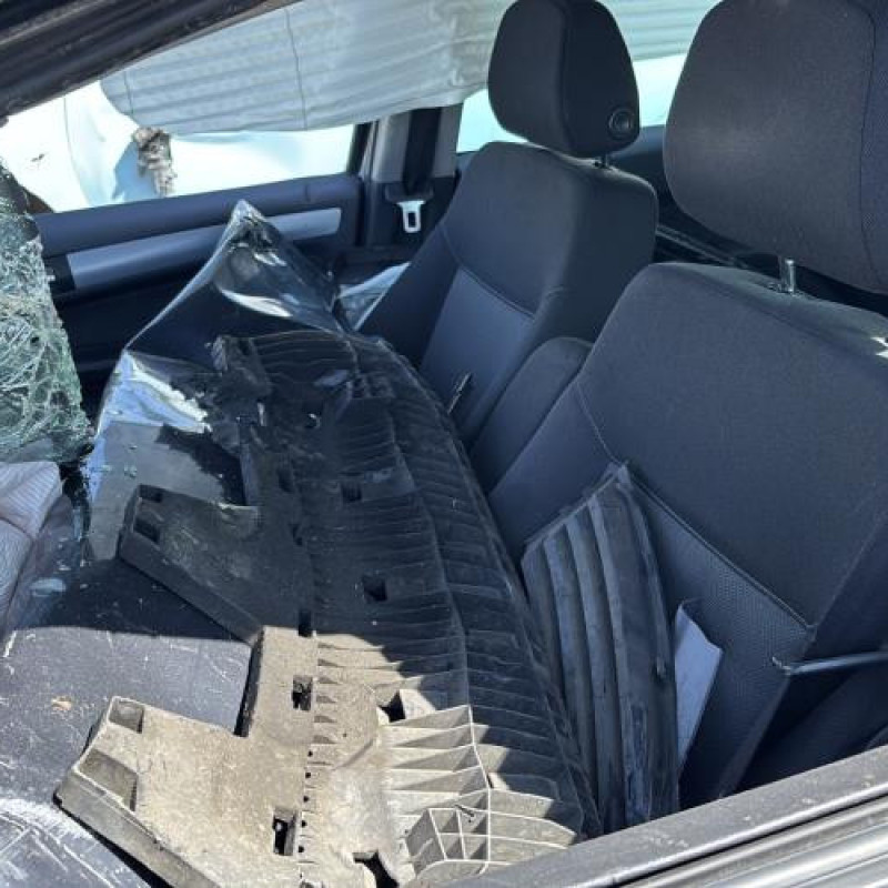 Feu arriere stop central OPEL ZAFIRA B Photo n°13