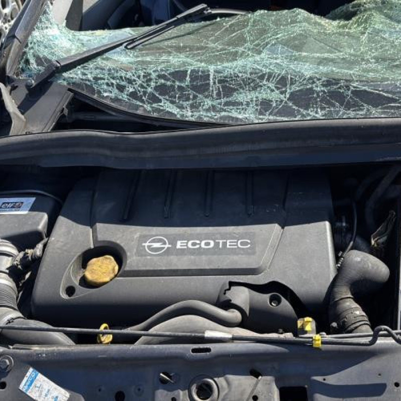 Feu arriere stop central OPEL ZAFIRA B Photo n°18