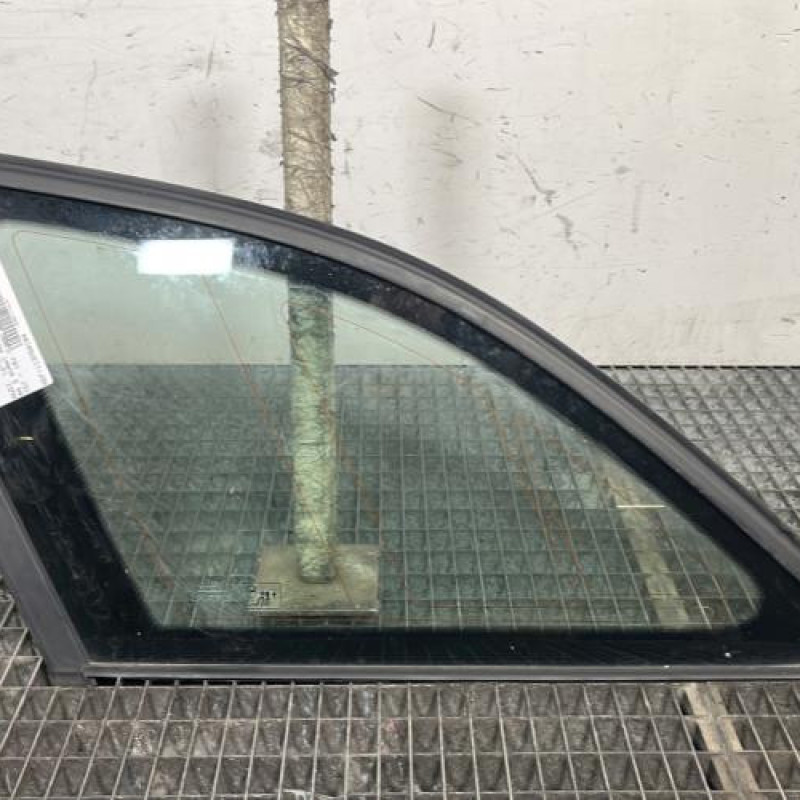 Custode arriere gauche AUDI A4 3 Photo n°1