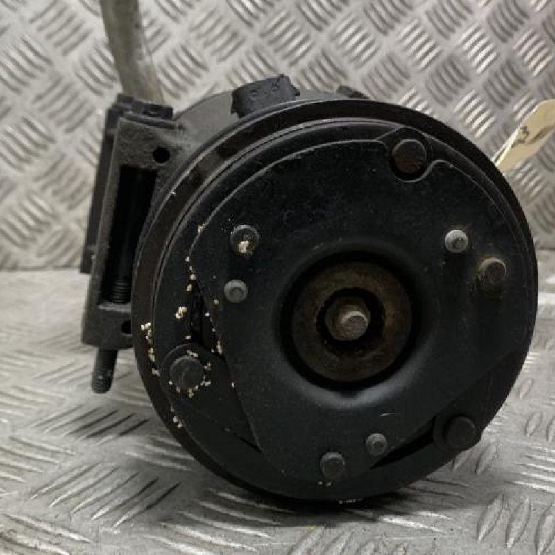 Compresseur clim RENAULT TRAFIC 2 Photo n°3