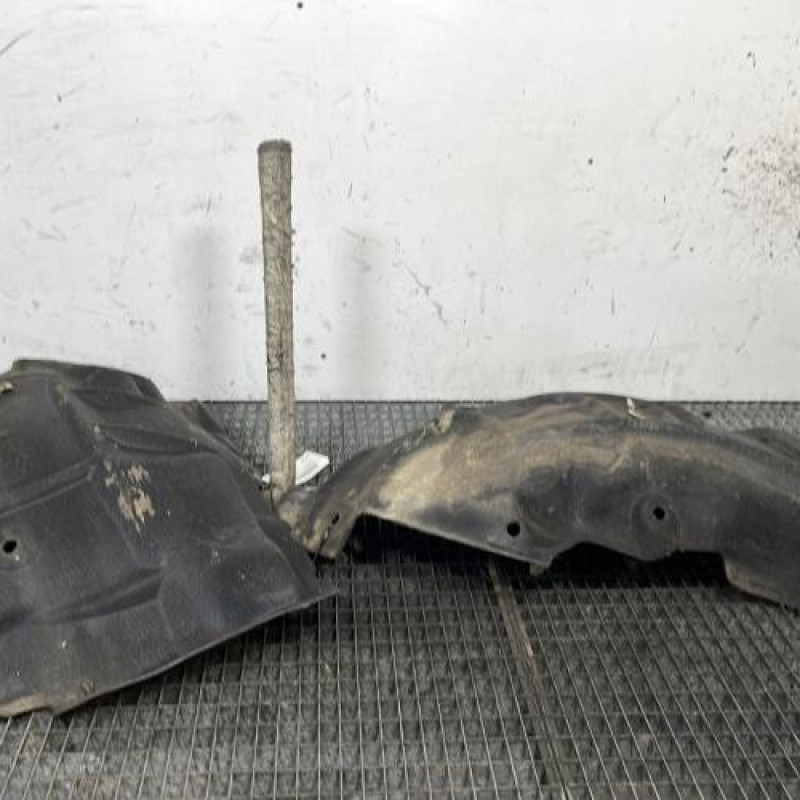 Pare boue avant gauche RENAULT SCENIC 3 Photo n°2