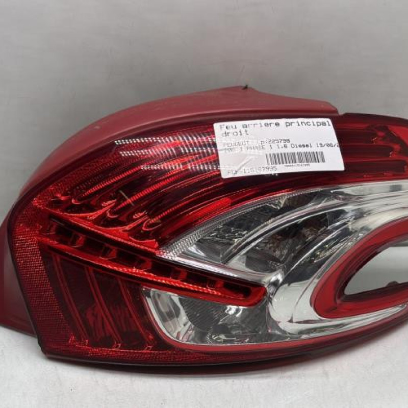 Feu arriere principal droit (feux) PEUGEOT 208 1 Photo n°1