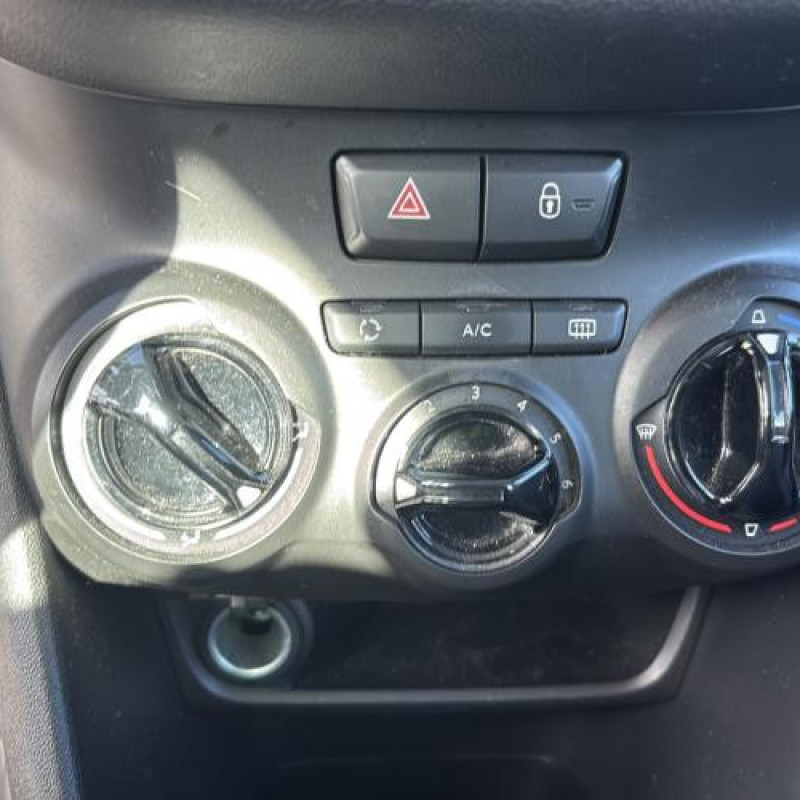 Feu arriere principal droit (feux) PEUGEOT 208 1 Photo n°19