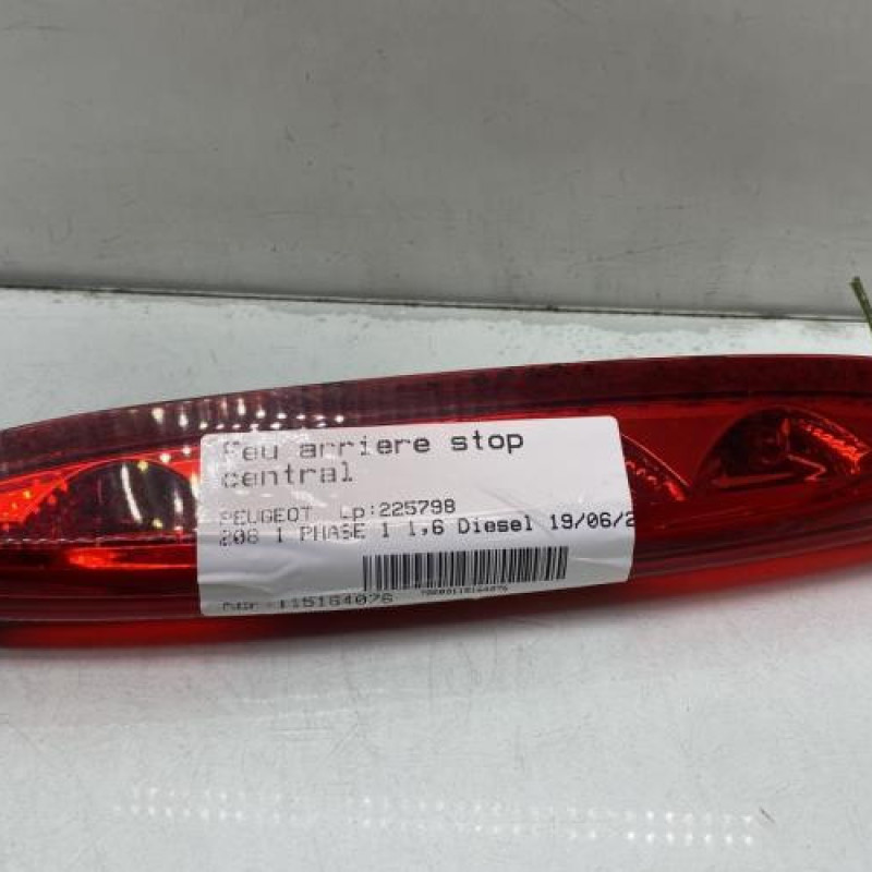 Feu arriere stop central PEUGEOT 208 1 Photo n°1