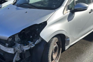 Feu arriere stop central PEUGEOT 208 1