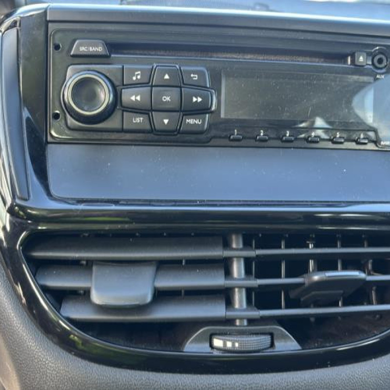 Feu arriere stop central PEUGEOT 208 1 Photo n°20