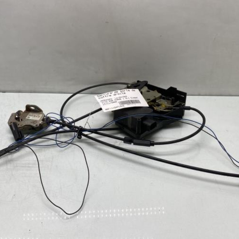 Serrure de porte de coffre droite MERCEDES VITO 639 Photo n°1