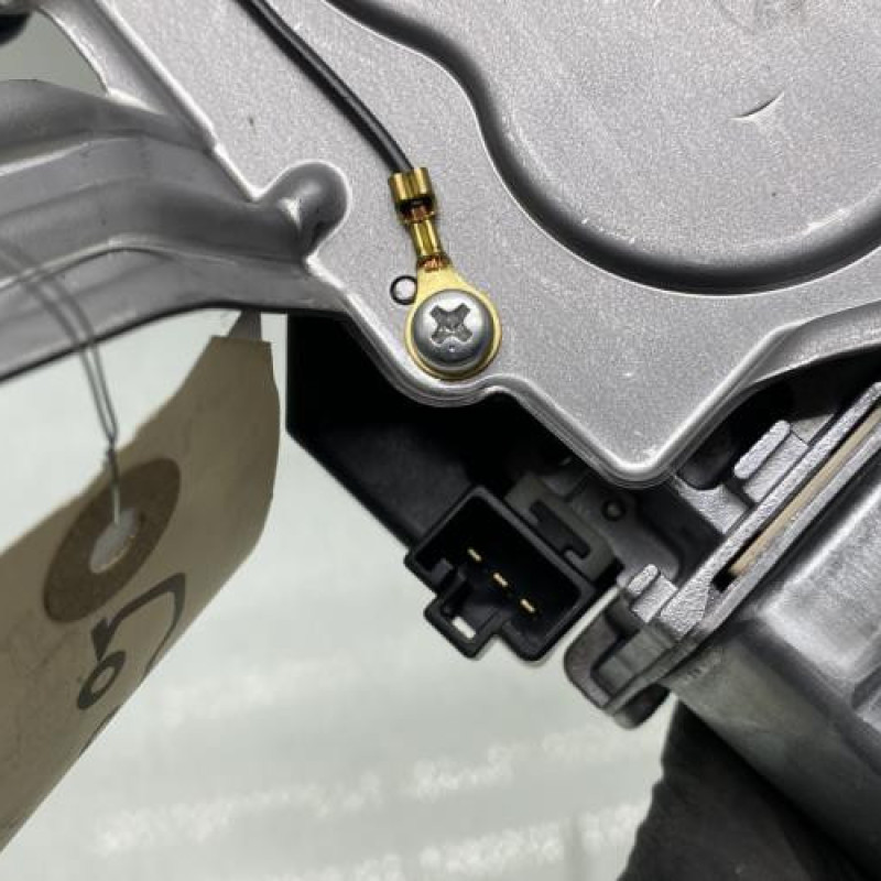 Moteur essuie glace arriere TOYOTA AVENSIS 2 Photo n°5
