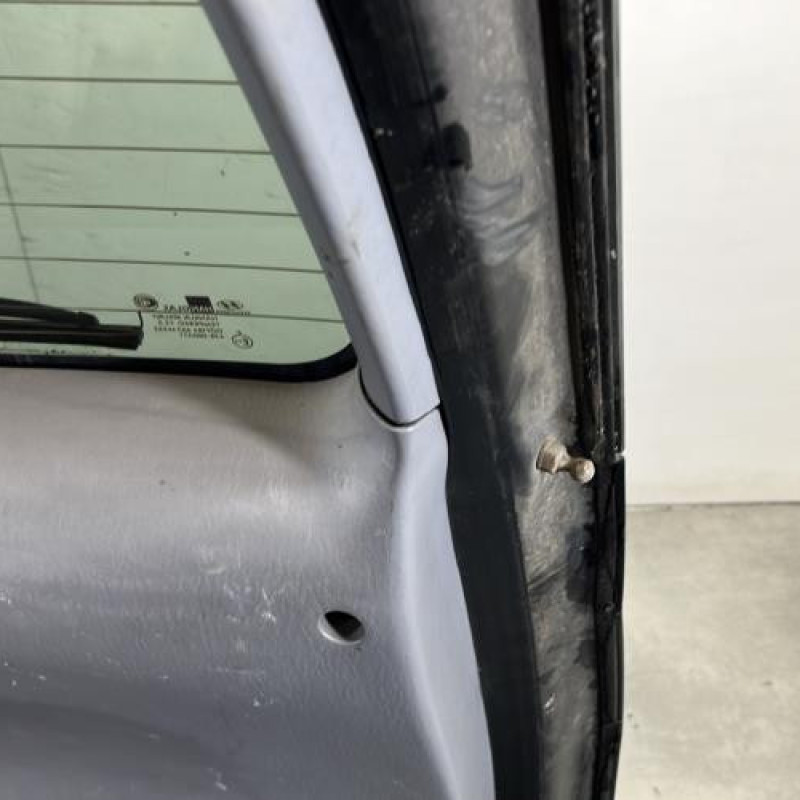 Malle/Hayon arriere HYUNDAI MATRIX Photo n°8