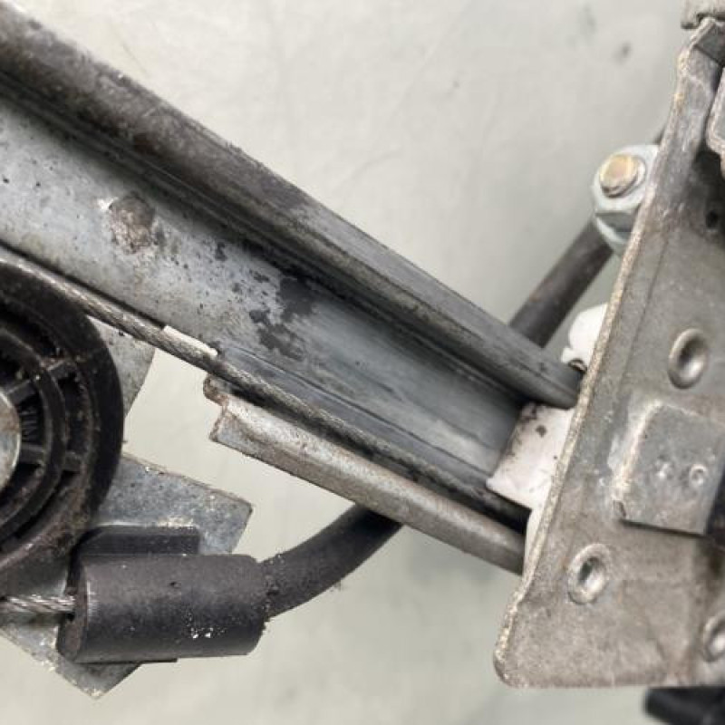 Leve vitre electrique avant gauche PEUGEOT 206 Photo n°8