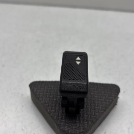 Interrupteur de leve vitre avant droit RENAULT CLIO 1 Photo n°1