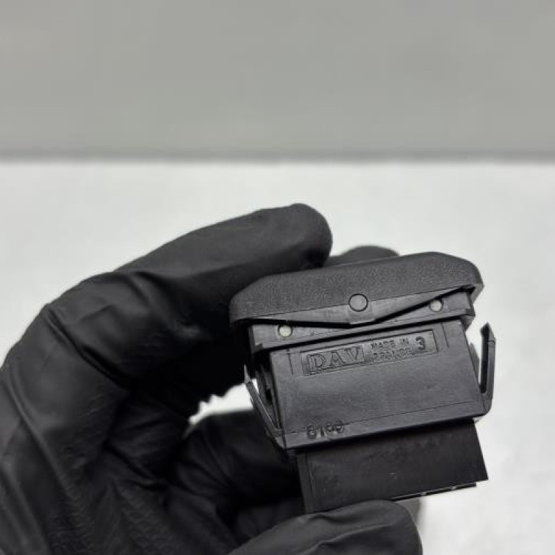 Interrupteur de leve vitre avant droit RENAULT CLIO 1 Photo n°3