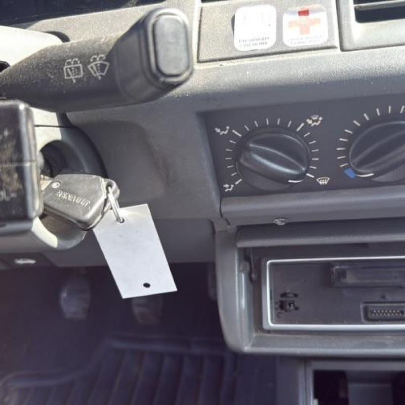 Interrupteur de leve vitre avant droit RENAULT CLIO 1 Photo n°19