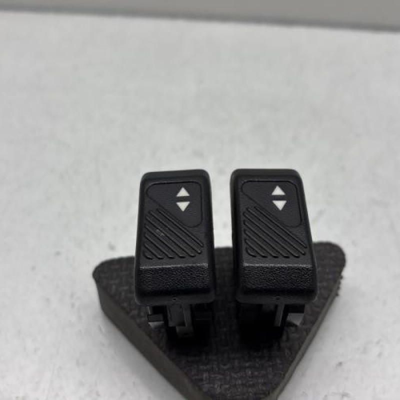 Interrupteur de leve vitre avant gauche RENAULT CLIO 1 Photo n°1